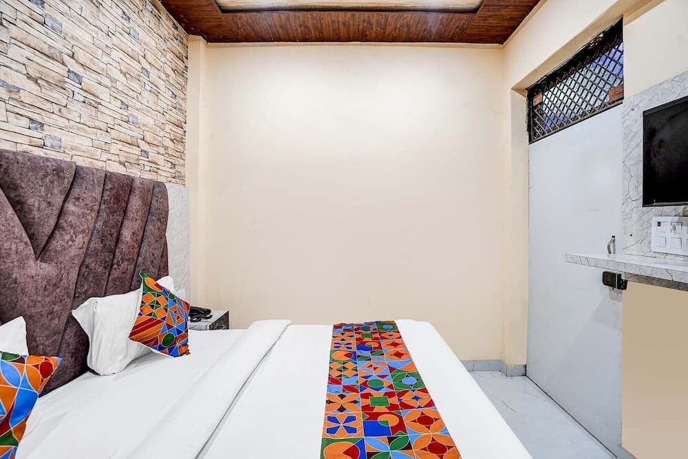 Fabhotel Ratraksh