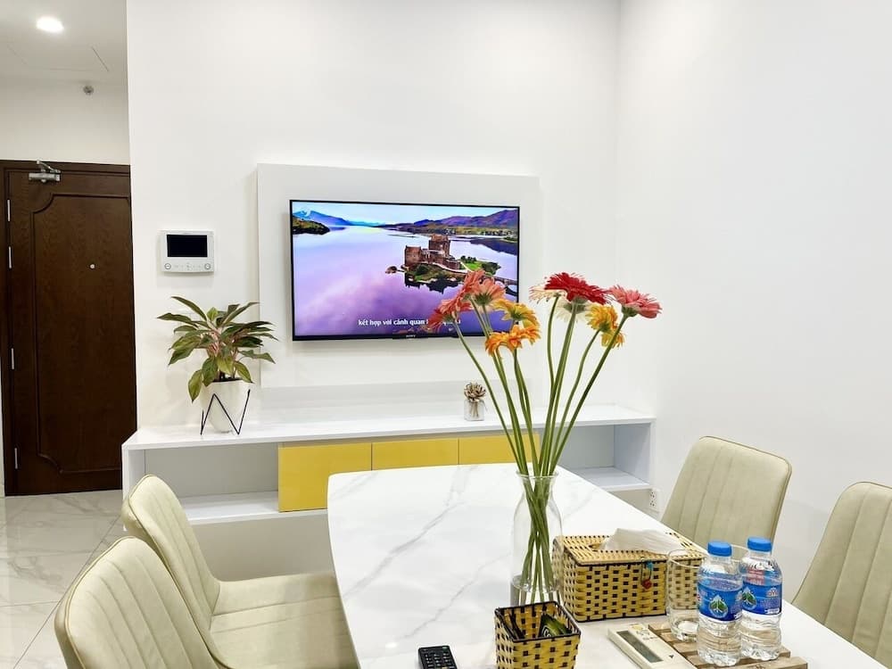 iHome Luxury Apartment in D'eldorado tower