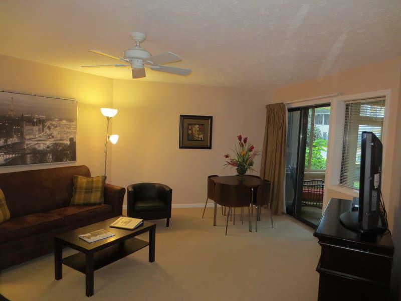 Pointes North Inn