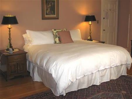 Farnam Guest House