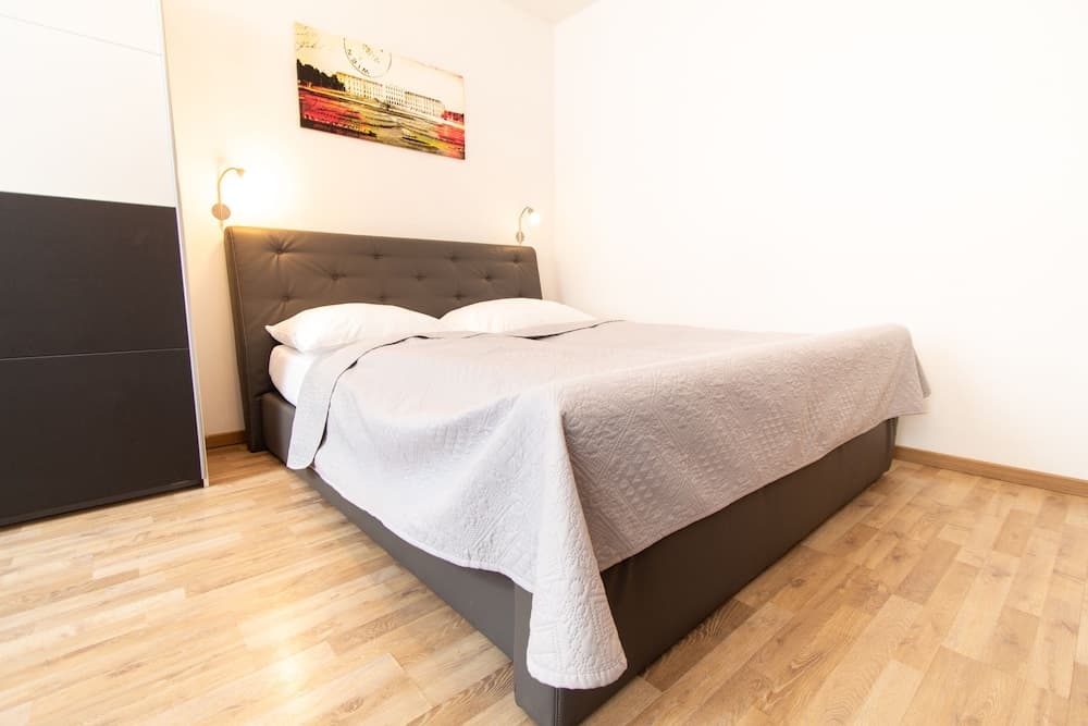 CheckVienna Apartment Reumannplatz