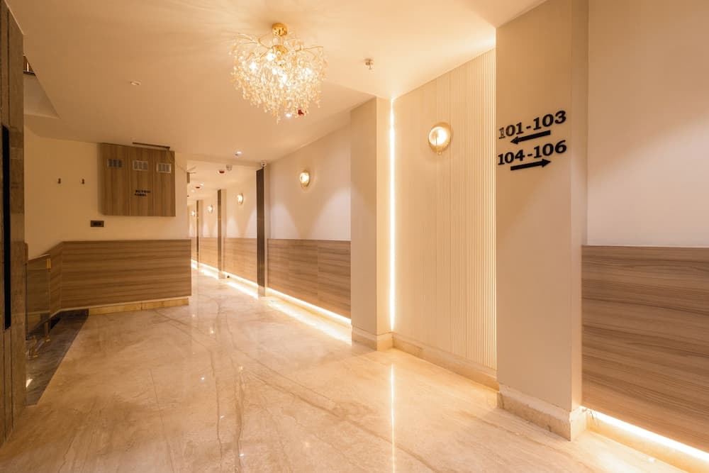 Deep Hotel