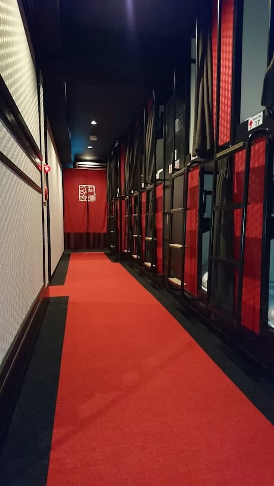 Capsule Hotel Hatagoya