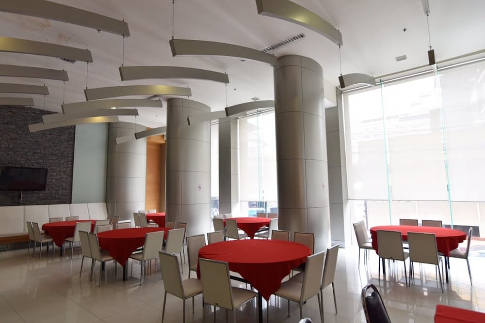 Mayflower Grande Hotel