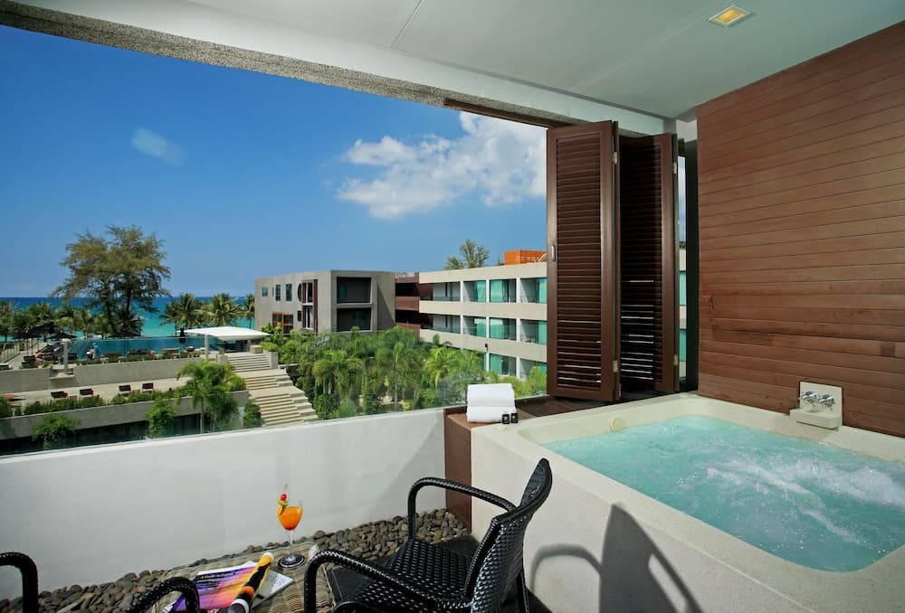 B Lay Tong Phuket