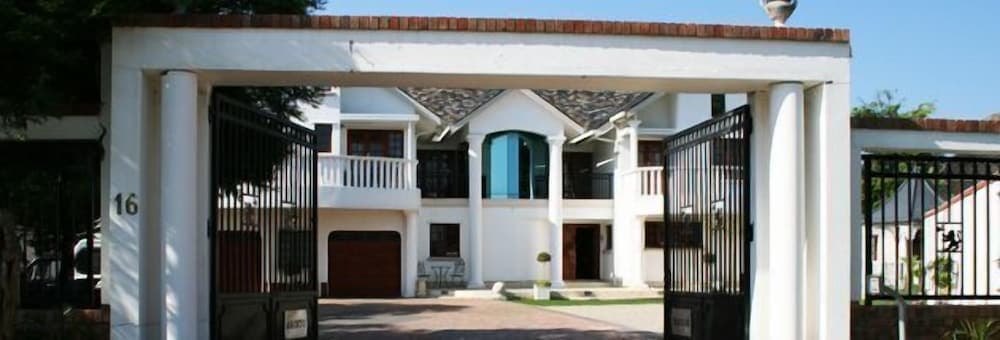 Aristo Manor