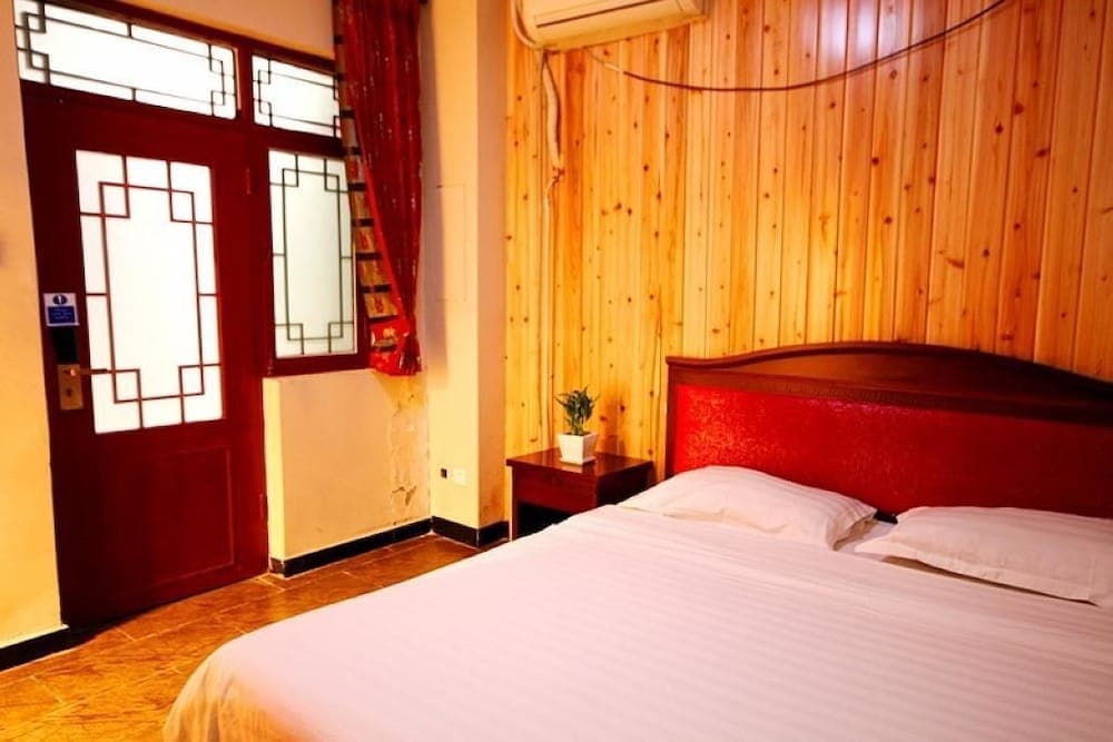Leo Hostel
