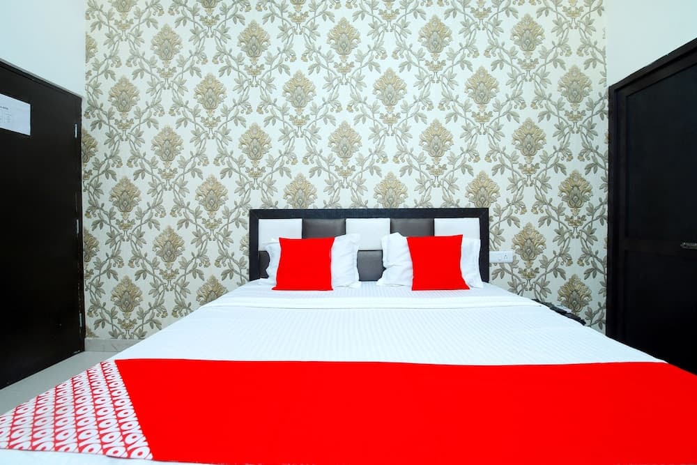 Oyo 43846 Hotel R2d