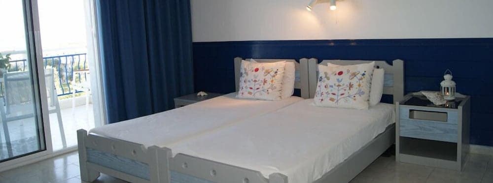 Faros Apartments