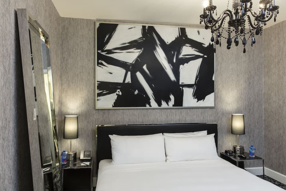 Square Hotel