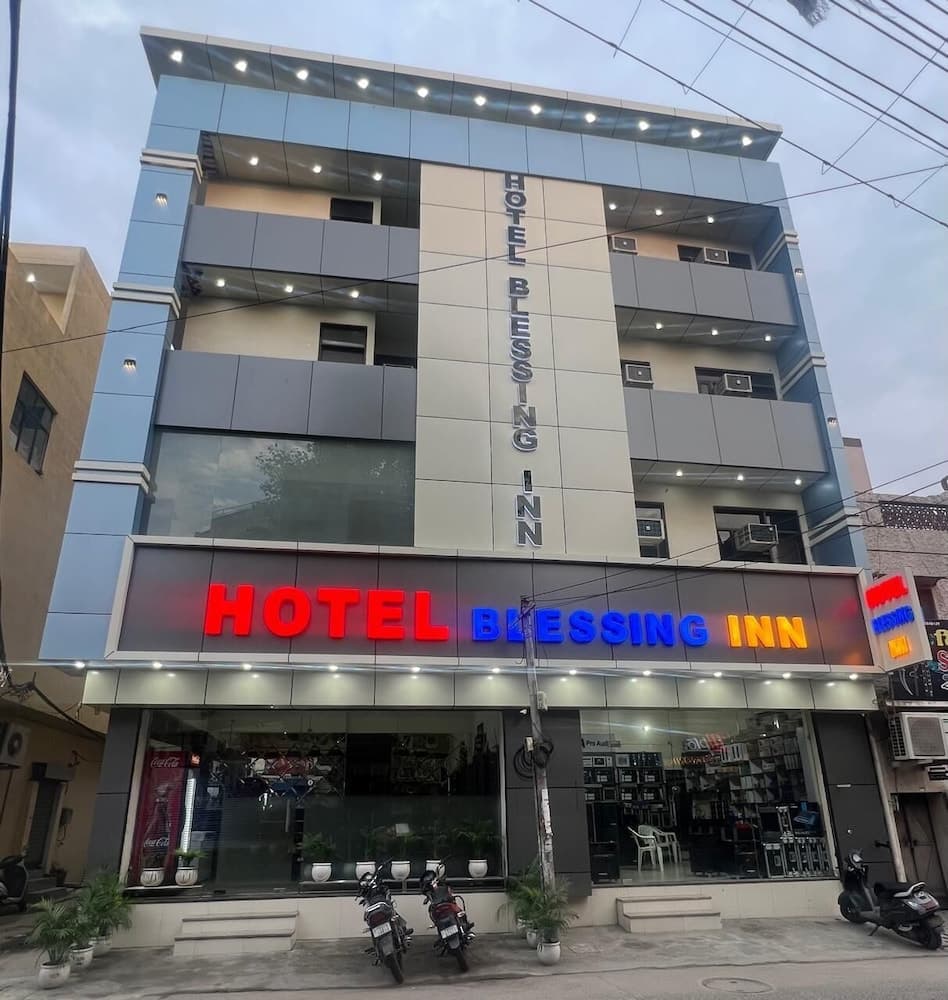 Hotel Blessing Inn