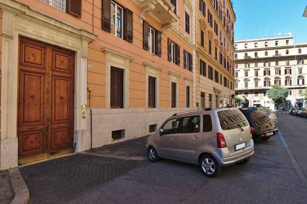 4 Blocks From The Vatican
