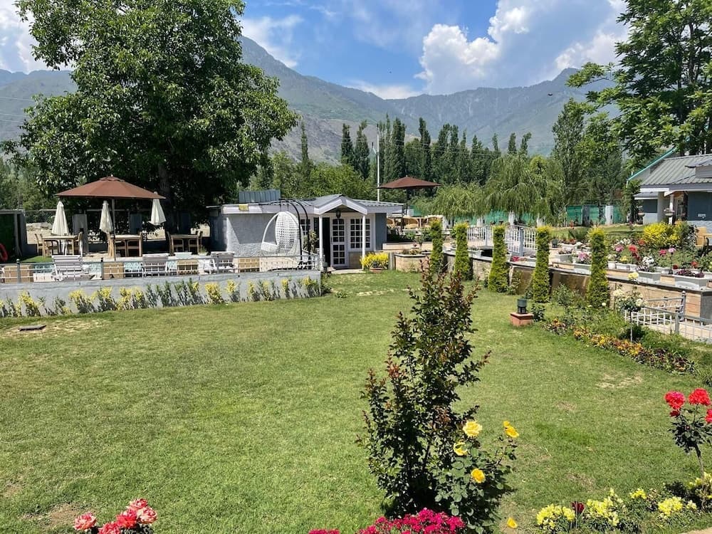 Upani Cottages