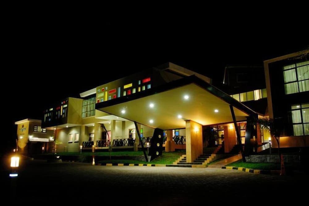 Snowcrest Hotel