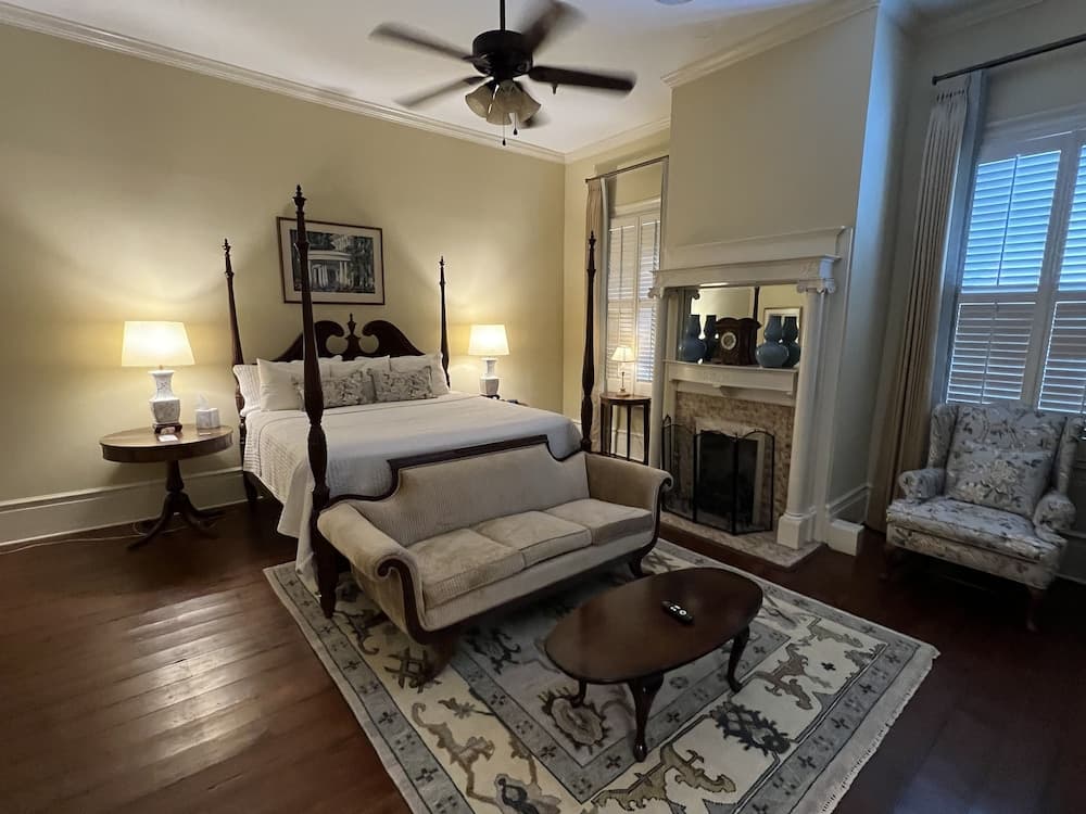 1842 Inn