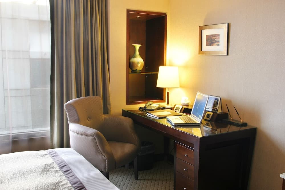 Grand Forward Hotel