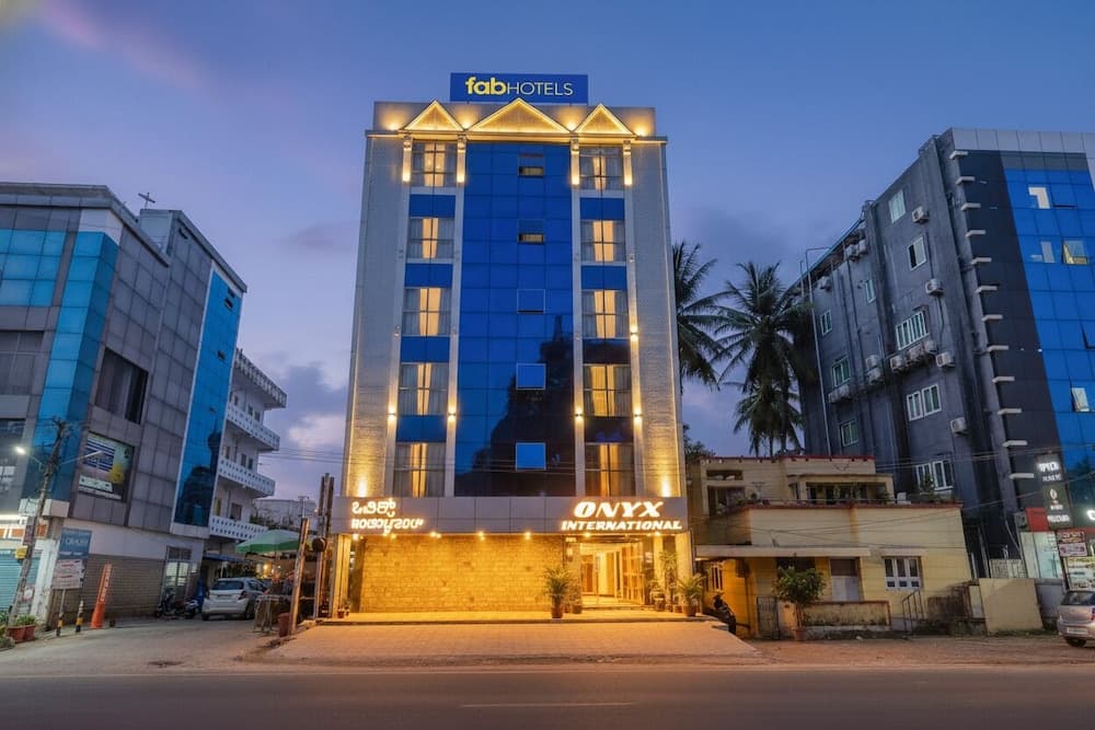 FabHotel Cozzy Inn