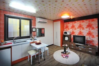 Seongmodorainbow Pension