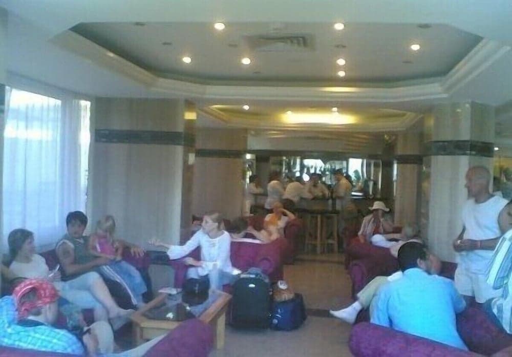 Queens Valley Hotel