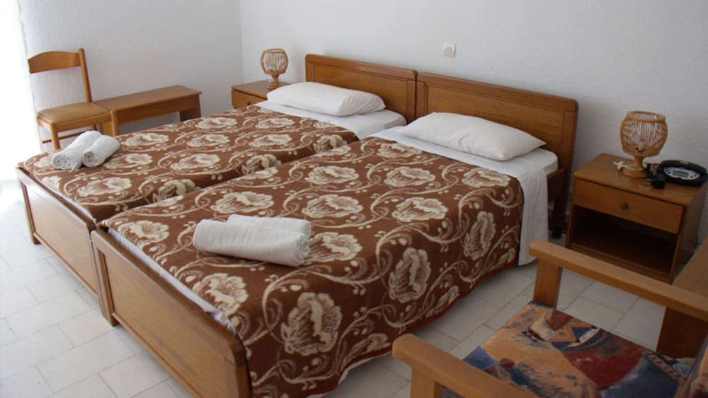 Pashos Hotel