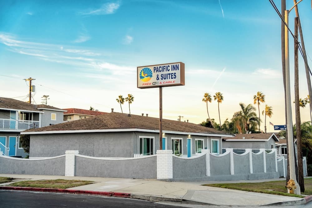 Pacific Inn & Suites