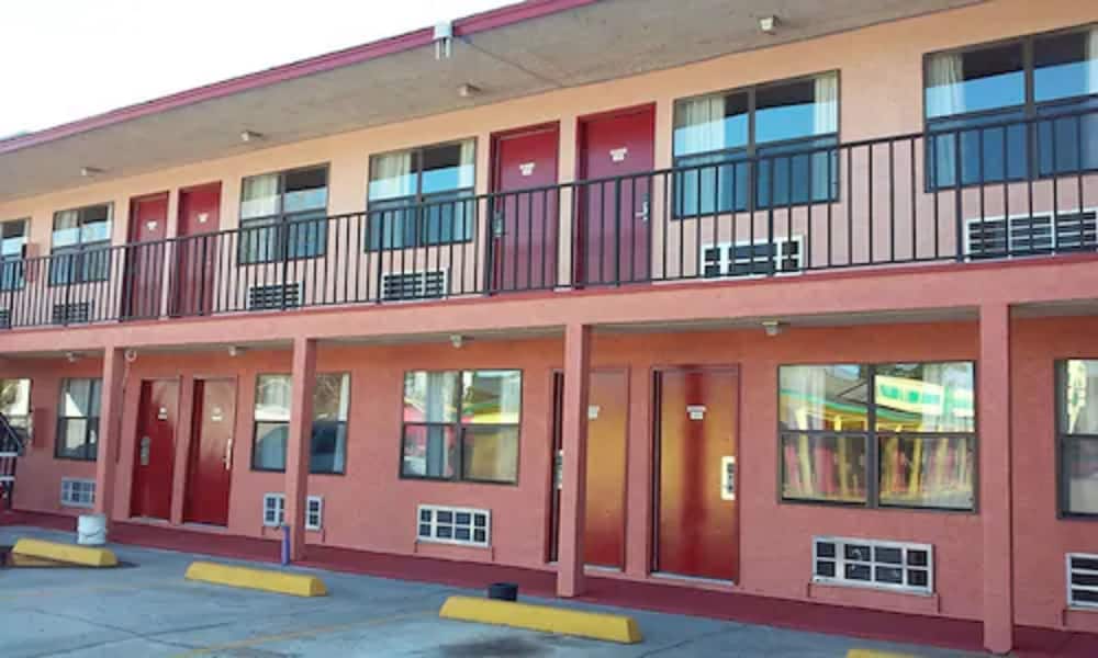 Summer Breeze Motel