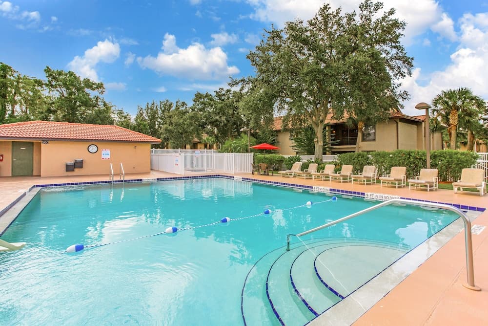 Alhambra Villas