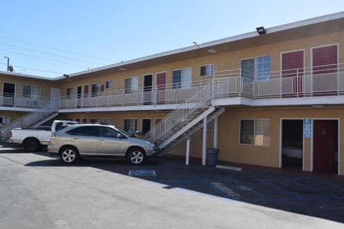 Top Hat Motel