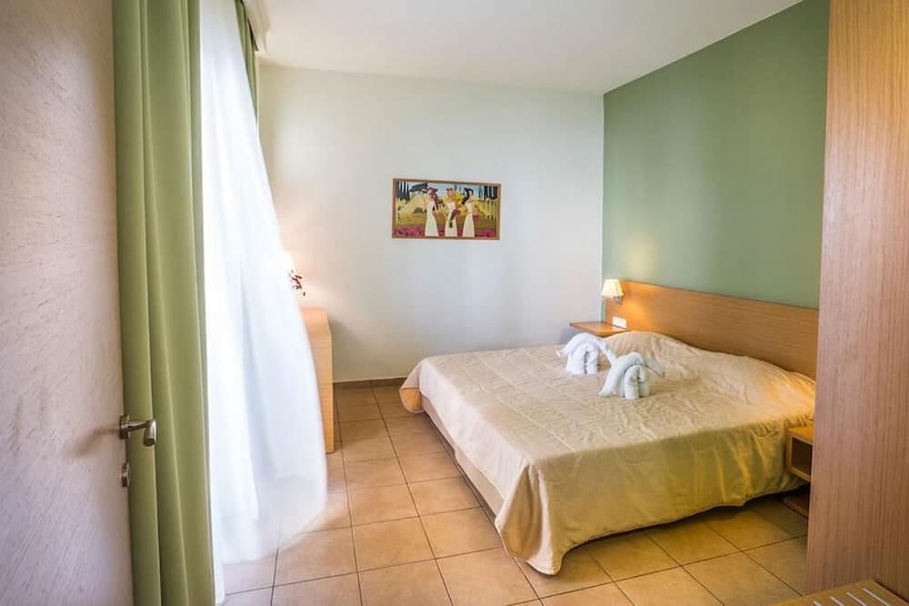 Athina Beach Hotel