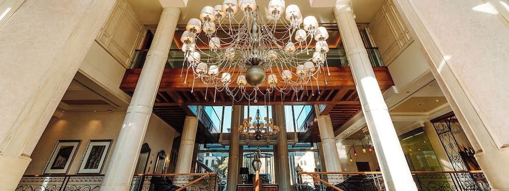 Pivot Hotel
