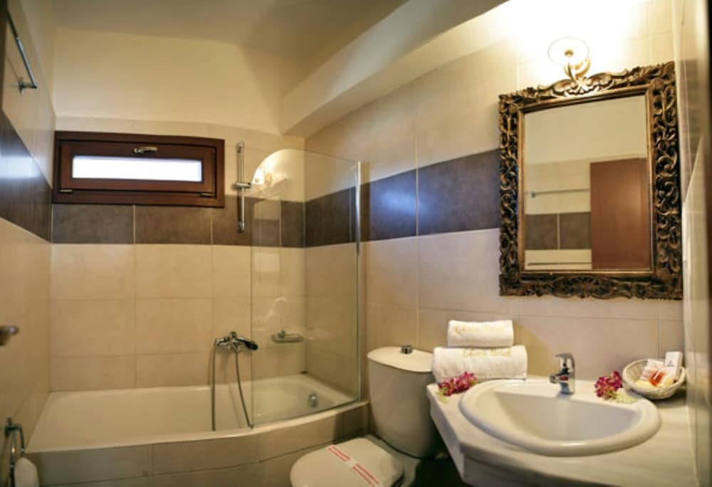 Clara Hotel