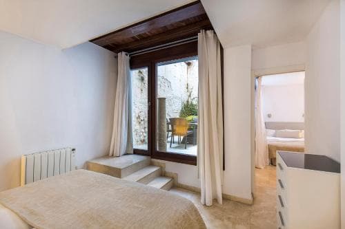 Elvira Suites