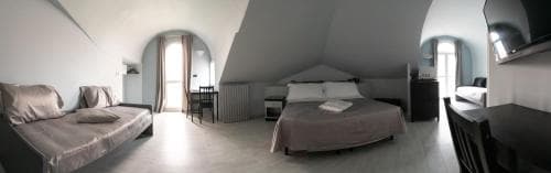 J Hotel
