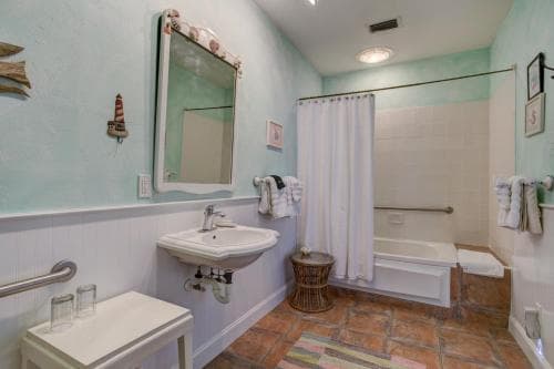 Anchor Inn NSB Bed and Breakfast