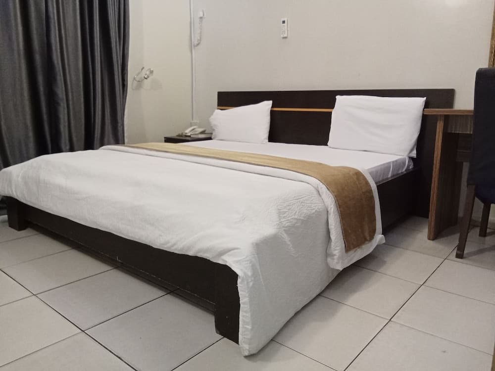 Aneio Hotel