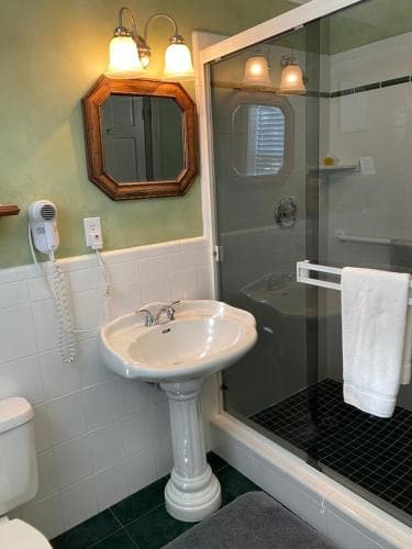 Grey Gables Bed And Breakfast Inn
