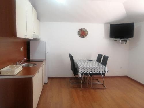 Lyon Apartments