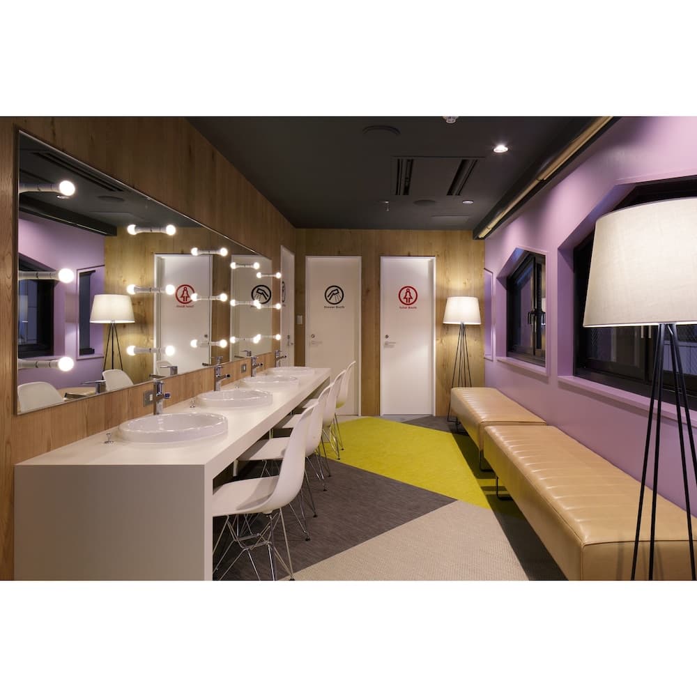 Booth Net Cafe & Capsule
