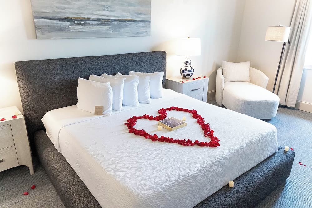 Carriage House Hotel
