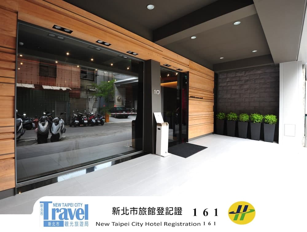 Forward Suites I