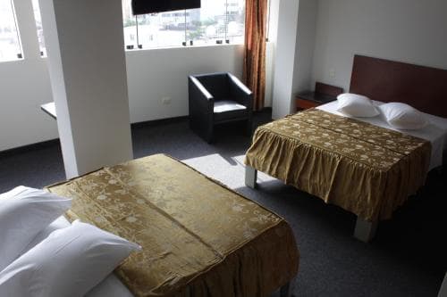 Hotel Bond