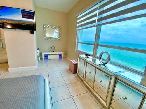 Large luxurious direct ocean front Penthouse or Deluxe one bedroom ocean front condo-free parking-