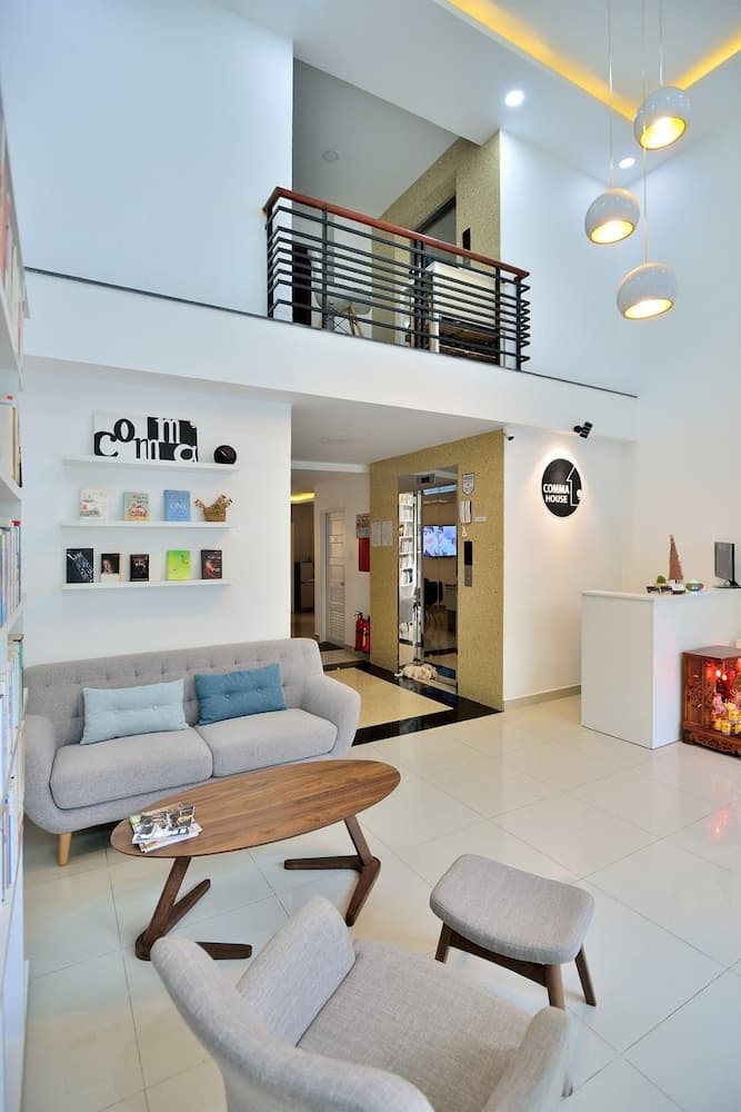 Comma House