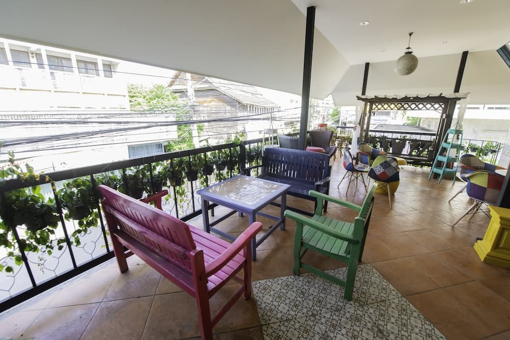 Yellow Lamoon Hotel