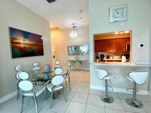 Large luxurious direct ocean front Penthouse or Deluxe one bedroom ocean front condo-free parking-