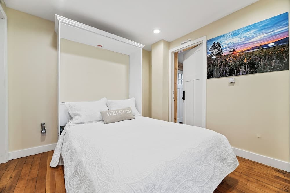 Casa Luna- Beautiful Maltby style home, just a short drive from Big Bear's attractions!