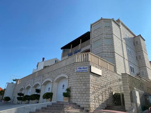 Villa Curic