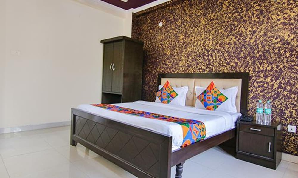 Fabhotel Cp Palace