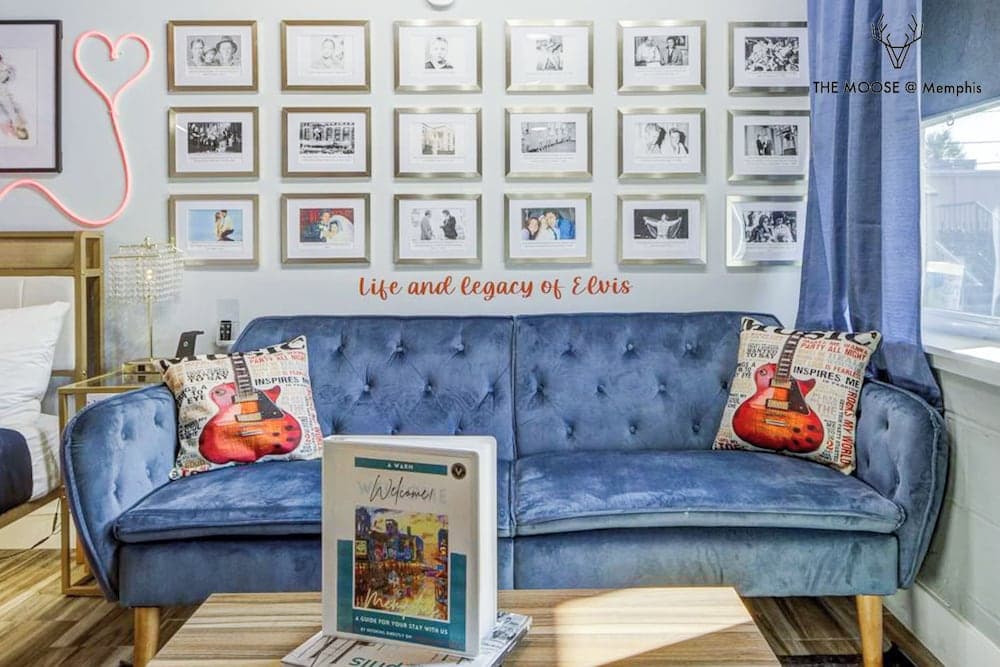 The Moose #9 - Brand New Luxe Modern loft with Free Parking, King Bed & Fast WiFi