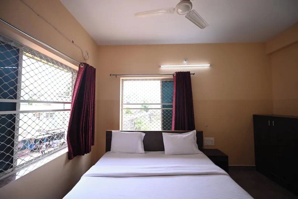 Goroomgo New Moon Inn Puri1024